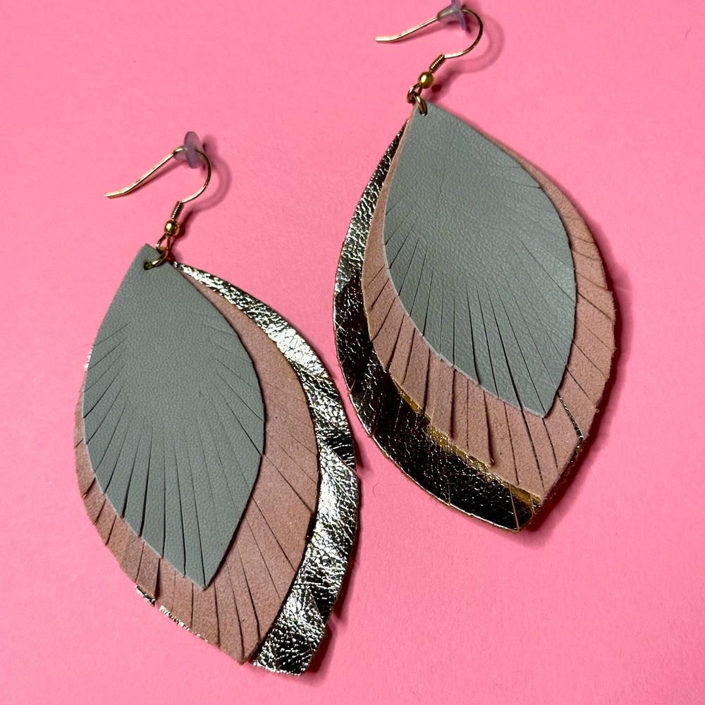 Leather‎ feather earrings in pink light teal and metallic
